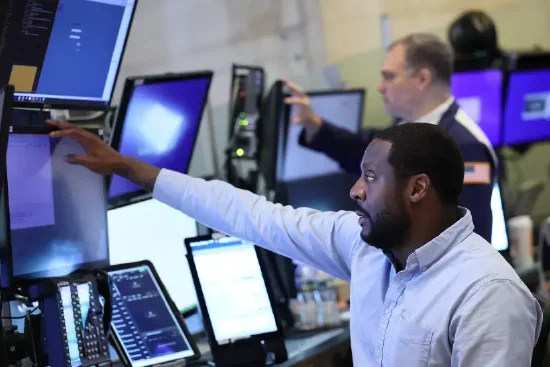 富灯网 尾盘：道指下跌逾200点 谷歌创历史新高